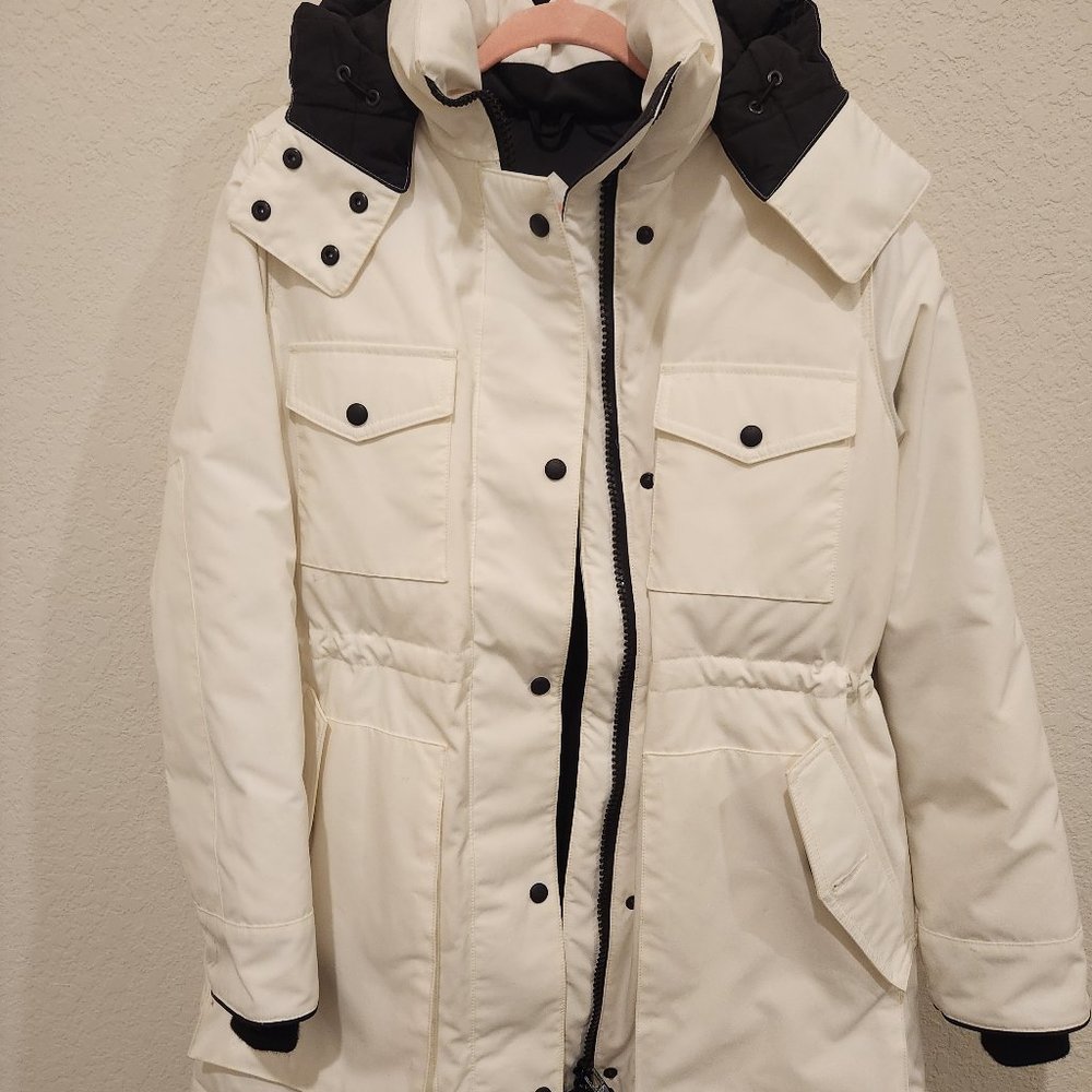 (NEVER WORE) Canada Goose Women Jacket Size M Retail $1190